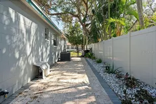 1105 58th St S, Saint Petersburg, FL 33707 - Photo 30