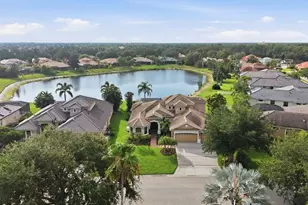 6915 Honeysuckle Trail, Lakewood Ranch, FL 34202 - Photo 2