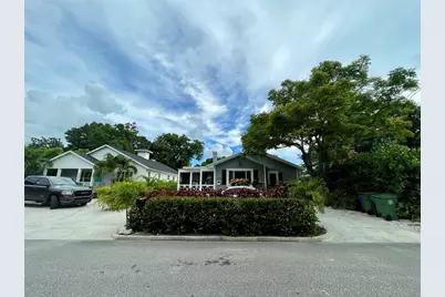 2703 10th Avenue W, Bradenton, FL 34205 - Photo 2