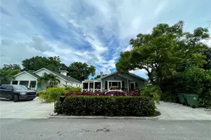 2703 10th Ave W, Bradenton, FL 34205 - Photo 2