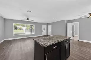 5235 Robin Ln N, Saint Petersburg, FL 33714 - Photo 8