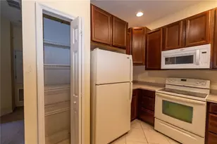 4316 Via Piedra Cir, Sarasota, FL 34233 - Photo 8