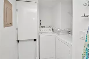 5677 Summerside Ln, Sarasota, FL 34231 - Photo 24