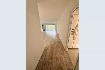7880 Palm Aire Lane #203, Sarasota, FL 34243 - Photo 4