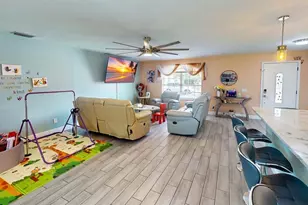 303 29th St E, Palmetto, FL 34221 - Photo 4