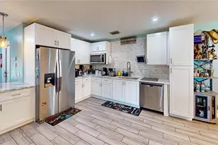 303 29th St E, Palmetto, FL 34221 - Photo 8