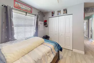 303 29th St E, Palmetto, FL 34221 - Photo 18
