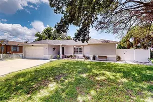303 29th St E, Palmetto, FL 34221 - Photo 2