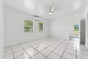 2425 9th Ave E, Bradenton, FL 34208 - Photo 6