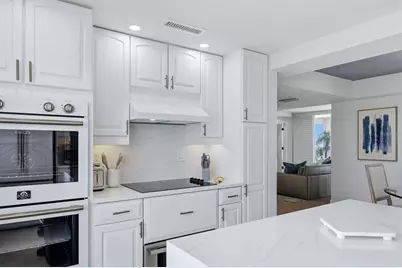 4401 Gulf Of Mexico Drive #907, Longboat Key, FL 34228 - Photo 18
