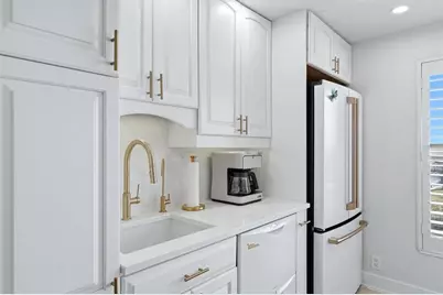 4401 Gulf Of Mexico Drive #907, Longboat Key, FL 34228 - Photo 20
