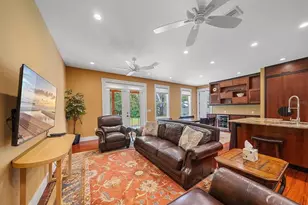 2395 Hyde Park St, Sarasota, FL 34239 - Photo 4