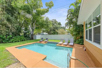 2395 Hyde Park Street, Sarasota, FL 34239 - Photo 2