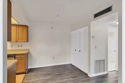 5800 Hollywood Boulevard #312, Sarasota, FL 34231 - Photo 10