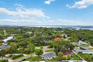 1909 Buccaneer Dr, Sarasota, FL 34231 - Photo 32