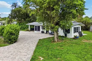 1909 Buccaneer Dr, Sarasota, FL 34231 - Photo 32