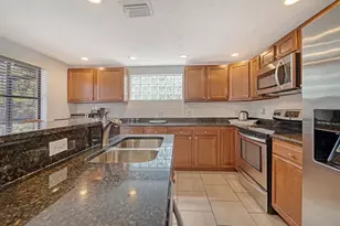 6061 Border Ln, Sarasota, FL 34231 - Photo 12