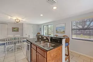 6061 Border Ln, Sarasota, FL 34231 - Photo 10