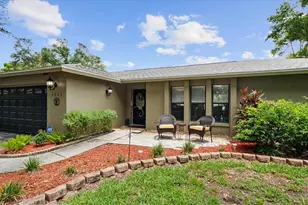 4346 Meadowland Cir, Sarasota, FL 34233 - Photo 4