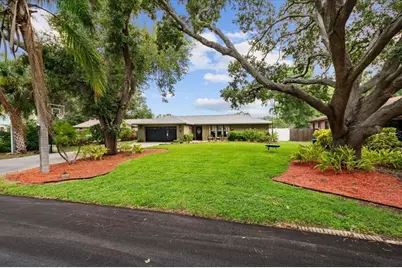 4346 Meadowland Circle, Sarasota, FL 34233 - Photo 10
