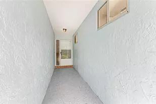 804 67th St W, Bradenton, FL 34209 - Photo 4