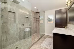 4255 67th Ave Cir E, Sarasota, FL 34243 - Photo 34