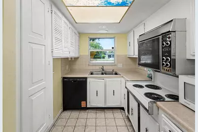 5870 38th Avenue N #43, Saint Petersburg, FL 33710 - Photo 2