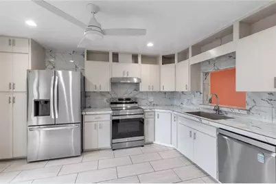 511 Lakeside Drive #511, Bradenton, FL 34210 - Photo 4