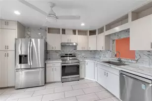 511 Lakeside Dr, Bradenton, FL 34210 - Photo 4