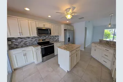 8707 51st Avenue W, Bradenton, FL 34210 - Photo 10