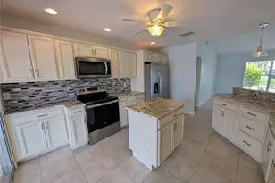 8707 51st Ave W, Bradenton, FL 34210 - Photo 10