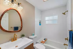 635 Melody Cir, Sarasota, FL 34237 - Photo 8
