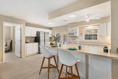 635 Melody Circle, Sarasota, FL 34237 - Photo 6