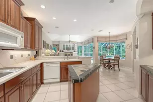 4727 Carrington Cir, Sarasota, FL 34243 - Photo 24