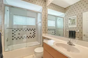 4727 Carrington Cir, Sarasota, FL 34243 - Photo 38