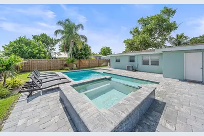 2135 Lee Lane, Sarasota, FL 34231 - Photo 2