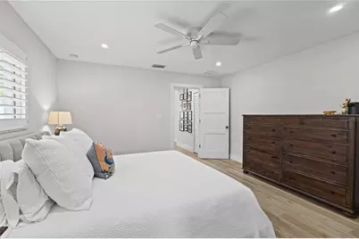 801 Edgemere Lane, Sarasota, FL 34242 - Photo 14