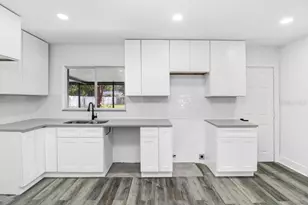 12113 Midlake Dr, Tampa, FL 33612 - Photo 20