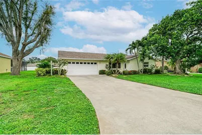 4723 Palm Aire Circle, Sarasota, FL 34243 - Photo 2
