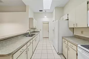 2437 Nantucket Harbor Loop, Sun City Center, FL 33573 - Photo 10