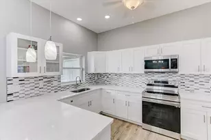 2424 Bay Dr, Bradenton, FL 34207 - Photo 12