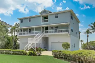 2424 Bay Dr, Bradenton, FL 34207 - Photo 2