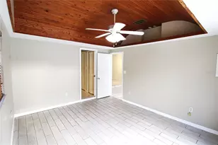 2516 E Milmar Dr, Sarasota, FL 34237 - Photo 10