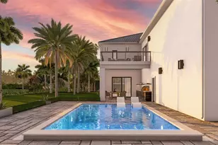2082 Datura St, Sarasota, FL 34239 - Photo 4