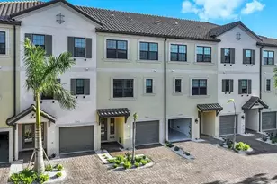 5569 Cannes Cir, Sarasota, FL 34231 - Photo 2