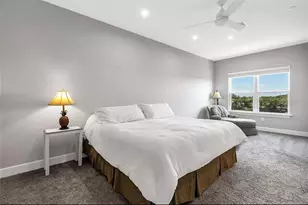 5569 Cannes Cir, Sarasota, FL 34231 - Photo 4