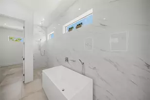 2532 Fruit Tree Dr, Sarasota, FL 34239 - Photo 18