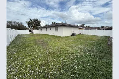 1802 Martin Luther King Avenue E, Bradenton, FL 34208 - Photo 10