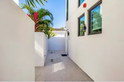 1558 4th Street #216, Sarasota, FL 34236 - Photo 2