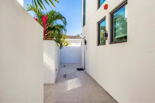 1558 4th St, Sarasota, FL 34236 - Photo 2